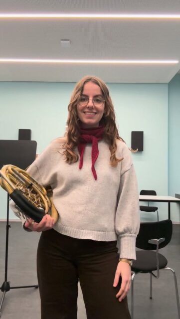 Wir sind am 21.03.26 um 18 Uhr im Schloss Lübzin zu Gast! Im Rahmen der Kranichkonzerte dürfen wir dank der jnKammer_residenz @jnphilharmonie ein Konzert dort geben. Wir spielen Werke von Mendelssohn, Reicha, Ligeti und Nielsen ✨
Wir freuen uns auf euch! ☀️